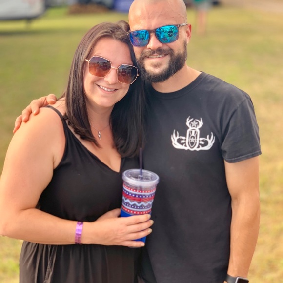 Meet your Posher, Stephanie - Picture 3 of 4